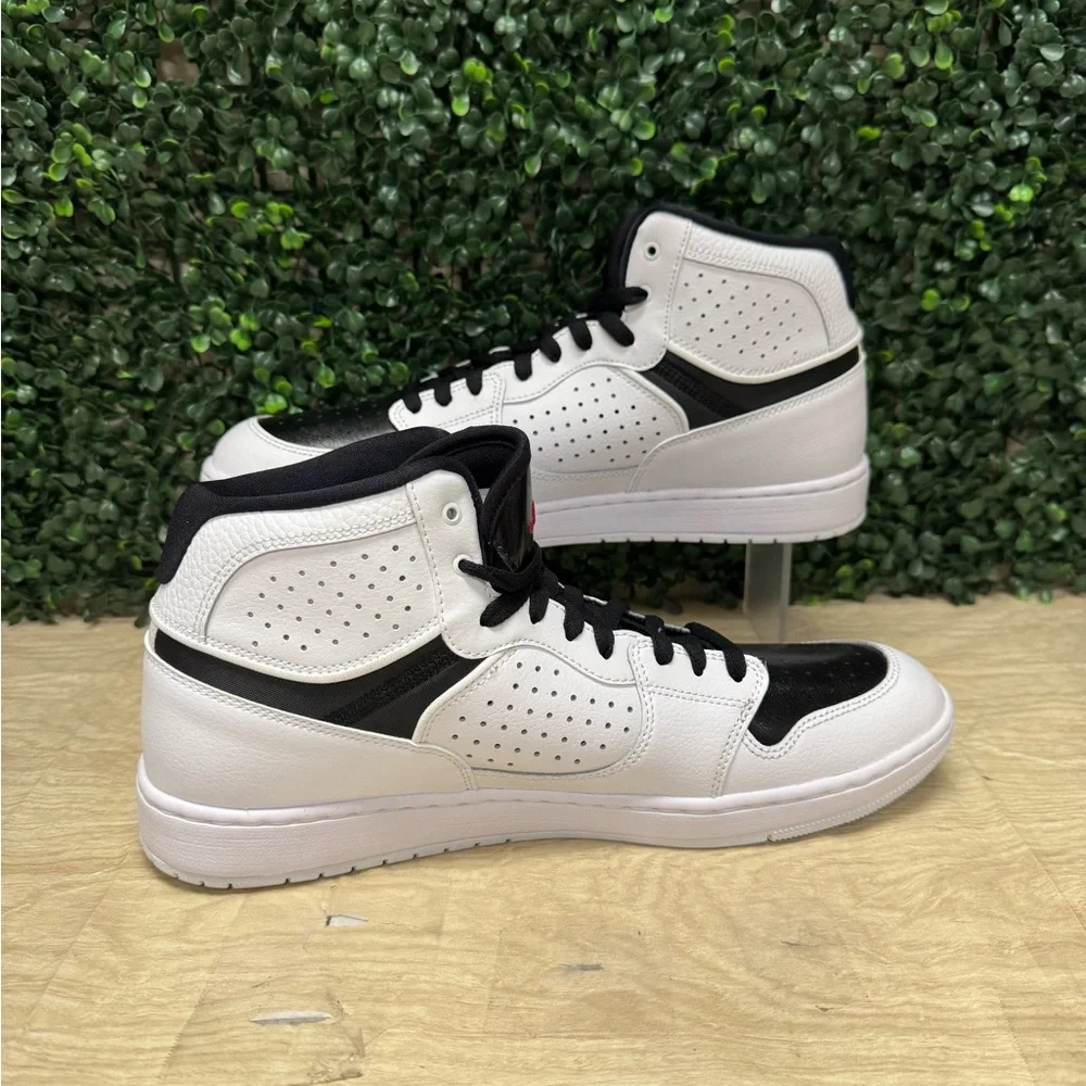 Jordan Access White Black University Red - M12